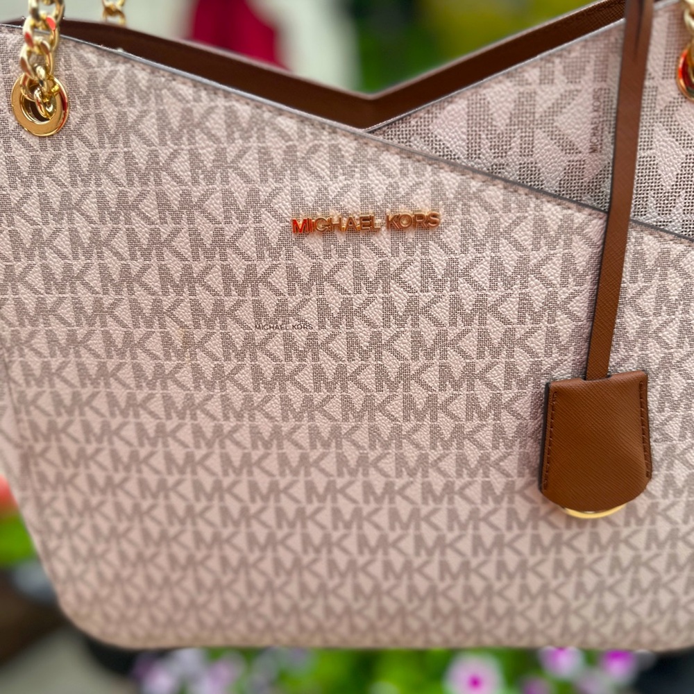 NWT Michael Kors Jet Set Travel large chain shoulder Tote vanilla